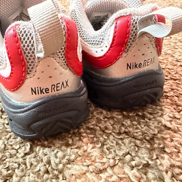 Nike Baby Sneakers Size 6c White Gray Red '10 (407781-001) - Picture 4 of 6